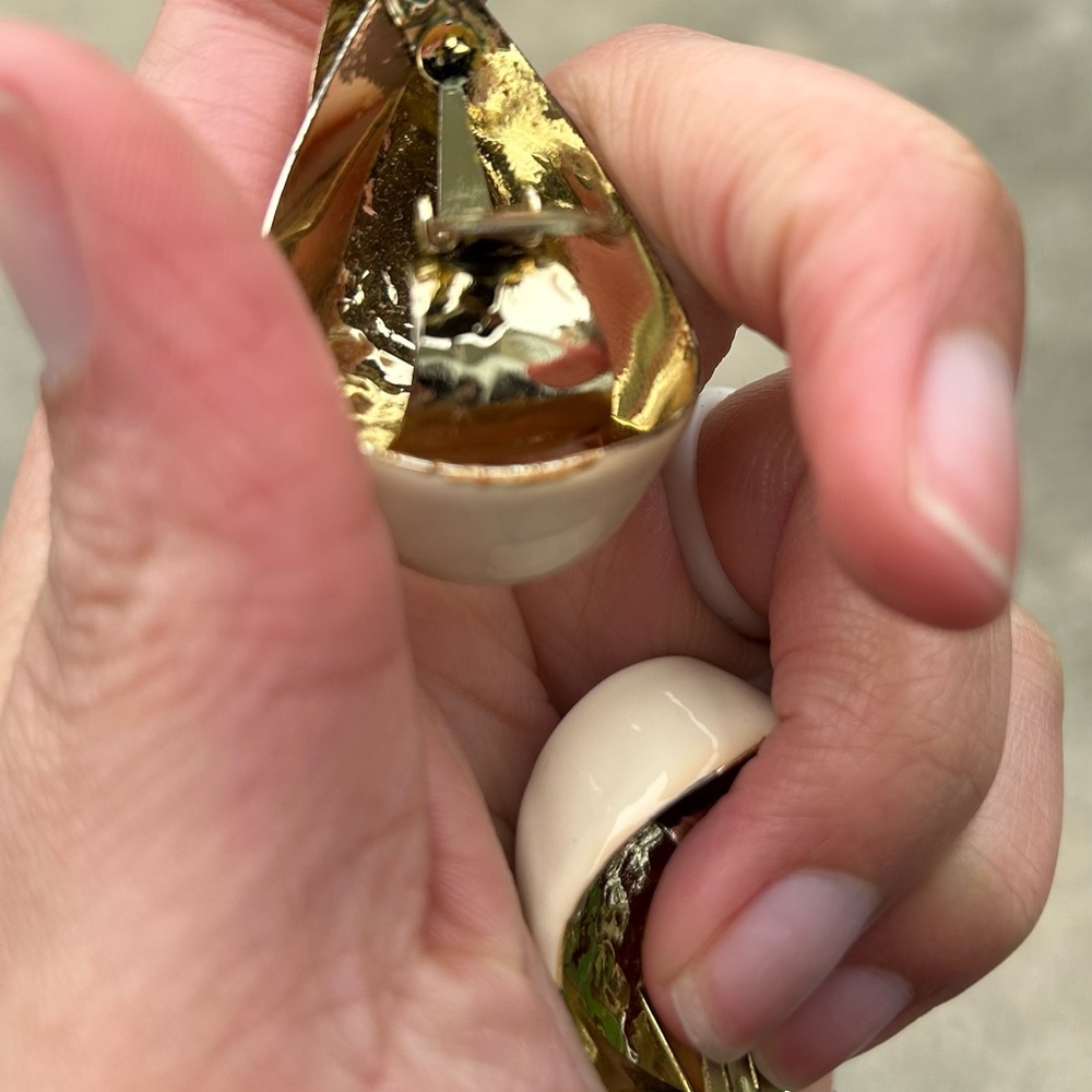 Women’s gold clip on earrings - Picture 8 of 9
